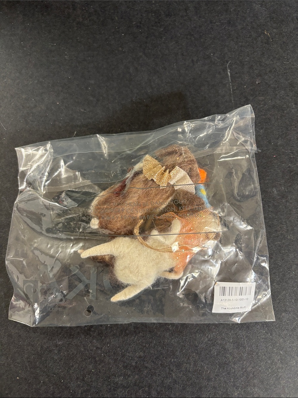 Oka set of 2 dogs ornaments